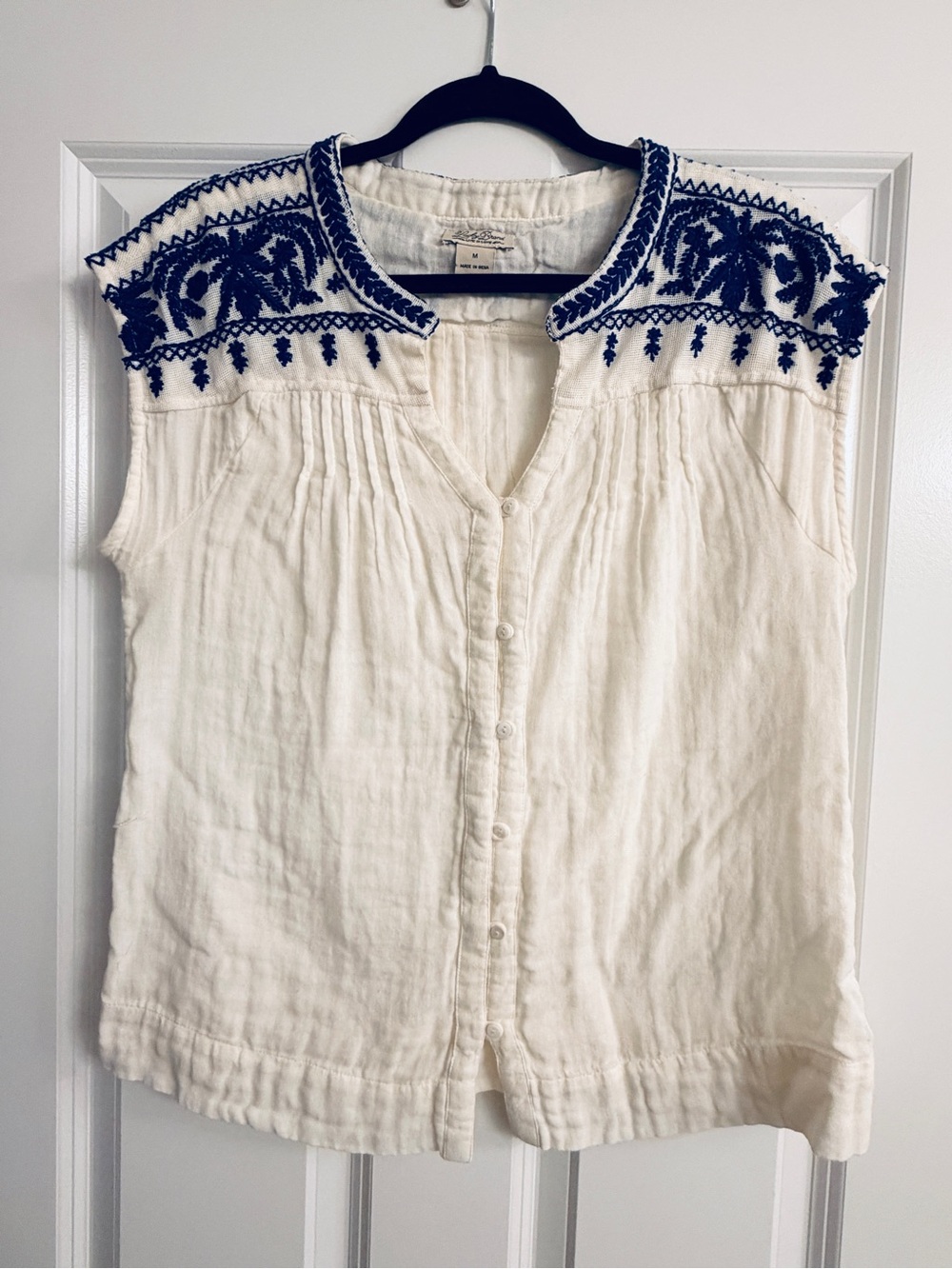 Lucky Brand Ivory Button-Front Sleeveless Blouse with Navy Embroidery
